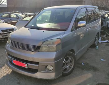 TOYOTA VOXY 2005 2.0 - 4
