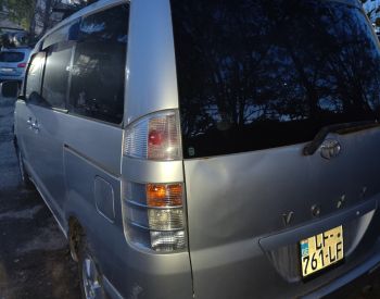 TOYOTA VOXY 2005 2.0 - 7