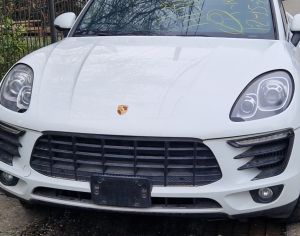 იშლება porsche macan S 2016. ბათუმი