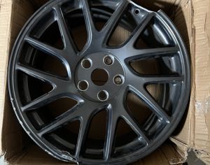R18 TESLA Model 3 2024-2025