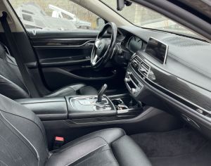 BMW 740 2016 3.0 - 5
