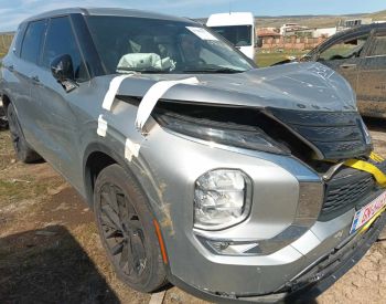 MITSUBISHI Outlander 2022 2.5 - 5