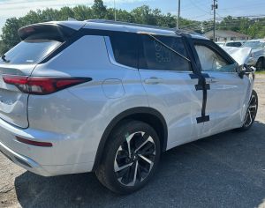 MITSUBISHI Outlander 2022 2.5 - 8