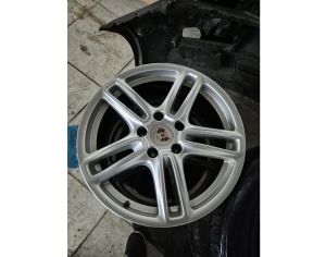 R19 PORSCHE Panamera 2005-2025 - 1