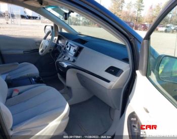 TOYOTA Sienna 2011 3.5 - 3