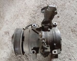 TOYOTA Noah 2001-2006