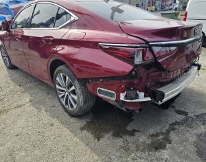 იშლება 2019-23 Lexus  ES-ი