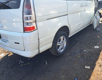 NISSAN Serena 2002 2.0 - 4