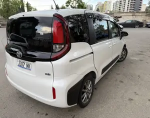 TOYOTA Sienta 2023 1.5 - 4