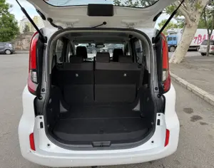 TOYOTA Sienta 2023 1.5 - 7