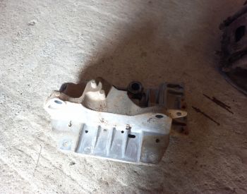 NISSAN Juke 2011-2013 - 4
