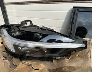 VOLVO XC40 2021-2025 - 3