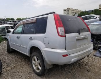 NISSAN X-Trail 2003 2.0 - 3