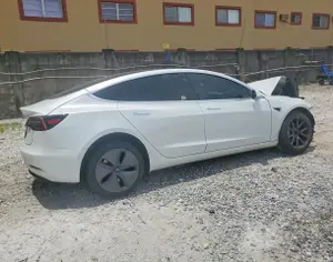TESLA Model 3 2020 0.1
