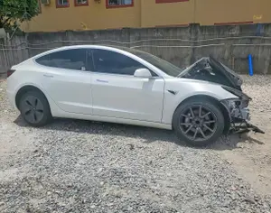 TESLA Model 3 2020 0.1 - 7