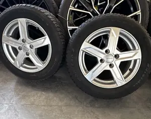 R15 TOYOTA Prius C 2011-2019 - 1