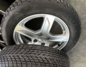 R15 TOYOTA Prius C 2011-2019 - 10