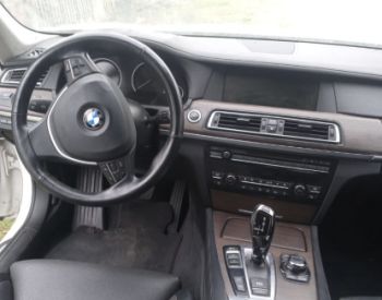 BMW 750 2012 4.4