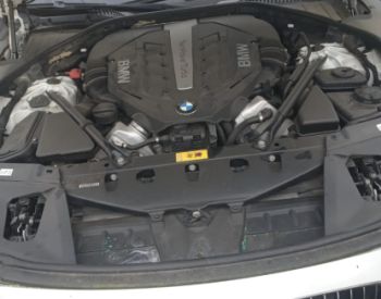 BMW 750 2012 4.4 - 5
