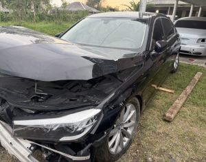 BMW 750 2018 3.0 - 6