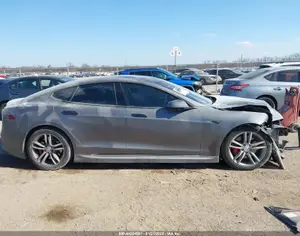 TESLA Model S 2019 0.1 - 7