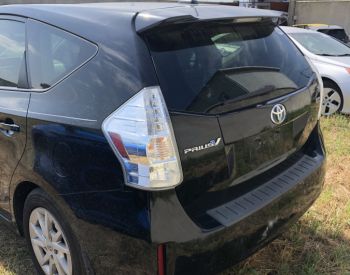 TOYOTA Prius V 2013 1.8 - 10