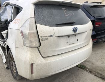 TOYOTA Prius V 2013 1.8 - 5