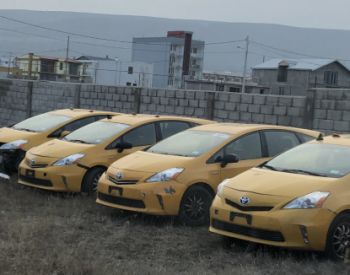 TOYOTA Prius V 2013 1.8 - 9