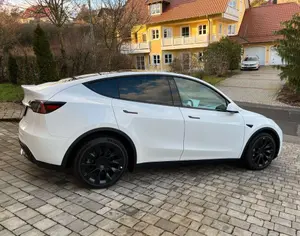 TESLA Model Y 2020-2025 - 1