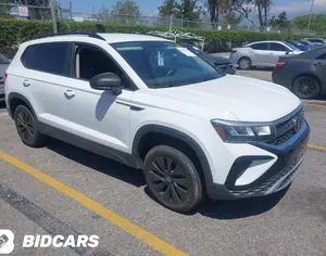 VOLKSWAGEN Taos 2023 1.5