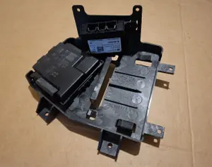 CADILLAC Escalade keyless entry and theft-locking control module - 2