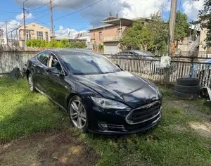 tesla model S 2014