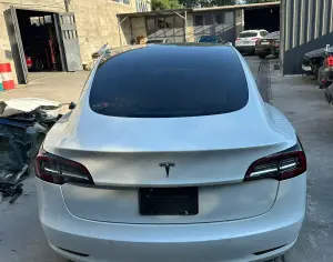 TESLA Model 3 2023 0.1