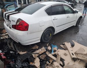 NISSAN Fuga 2005 3.0 - 3