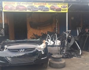 HYUNDAI Elantra 2012 1.8 - 5