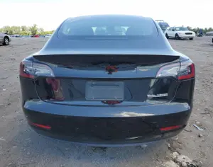 TESLA Model 3 2021 6.4 - 4
