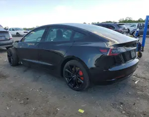 TESLA Model 3 2021 6.4 - 5