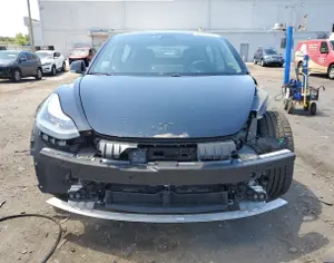TESLA Model 3 2021 6.4 - 8