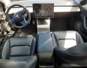 TESLA Model 3 2021 6.4 - 9
