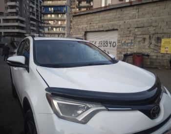TOYOTA RAV -4 2015-2018კაპოტის სპოილერი დამცავი, ორიგინალი მანქანაზე მოხსნილია.იდეალირ მდგომარეობაში. - 2