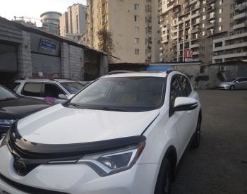 TOYOTA RAV -4 2015-2018კაპოტის სპოილერი დამცავი, ორიგინალი მანქანაზე მოხსნილია.იდეალირ მდგომარეობაში. - 3