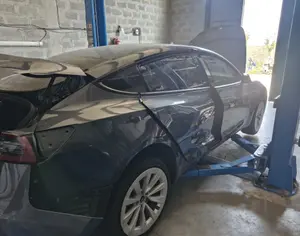TESLA Model 3 2022 0.1 - 3
