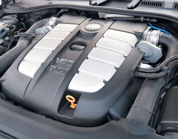 VOLKSWAGEN Touareg 2005 5.0 - 3