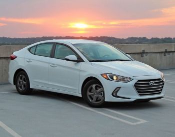 HYUNDAI Elantra 2017-2020 - 2