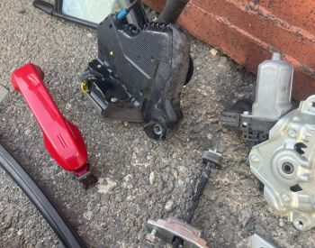 TOYOTA Prius C 2012-2018 - 11