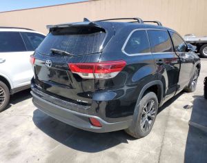 TOYOTA Highlander 2017 3.5 - 1