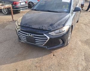 იშლება Hyundai Elantra 2017