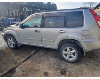 NISSAN X-Trail 2004 2.0 - 5