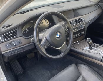 BMW 750 2008-2015 - 1