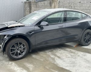 TESLA Model 3 2024-2025 - 1